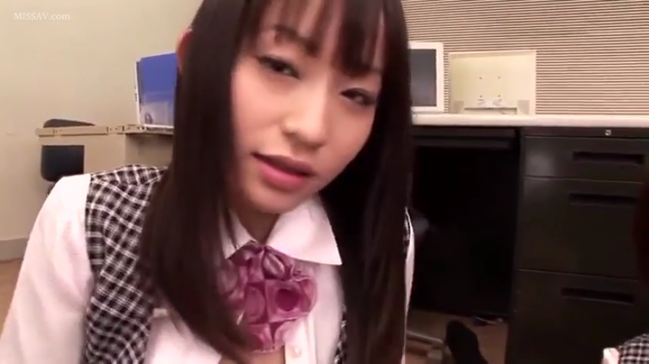 俯身 · 角色扮演 · 平静 · 半身 · 注视 · 女仆装 · 头饰 · 豪宅