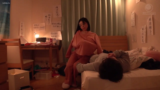 会話 · 寝室 · 遠景 · 平凡 · 书桌 · 杂乱环境 · 粉色家居服 · 一坐一躺