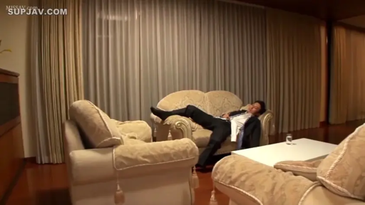 室内 · 平静 · 沙发 · 客厅 · 西装 · 躺卧 · 睡觉