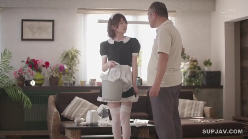 Whole body · Role-playing · Stand · Living room · Confused · 交流 · 女仆装 · 水桶