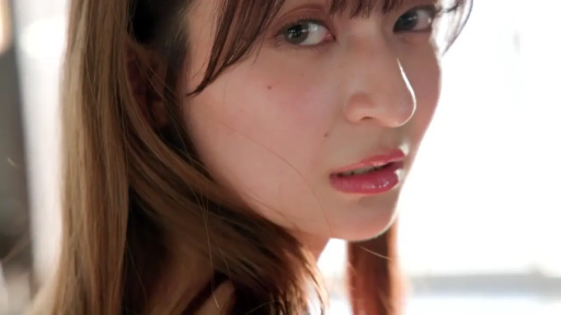 室内 · 脸部特写 · 回眸 · 注视 · 长发 · 吊带 · 魅惑