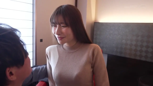 室内 · 坐姿 · 第一视角 · 微笑 · 半身特写 · 对视 · 紧身毛衣