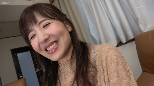 室内 · 座り姿勢 · 顔のクローズアップ · レースのトップ