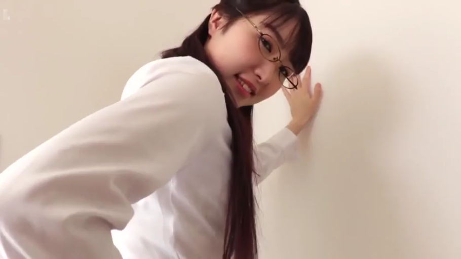 室内 · 坐姿 · 胸部 · 展示 · 巨乳 · 红色内衣