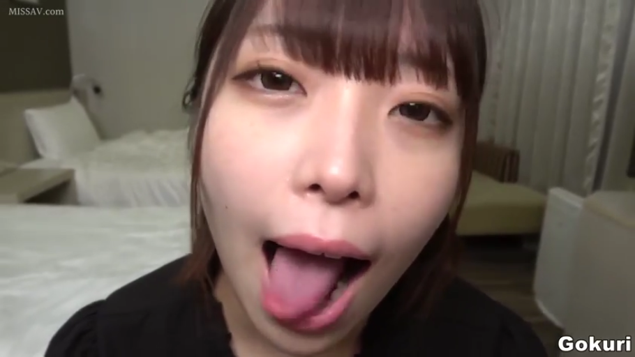 脸部 · 卧室 · 特写 · POV · 挑逗 · 黑色上衣 · 吐舌