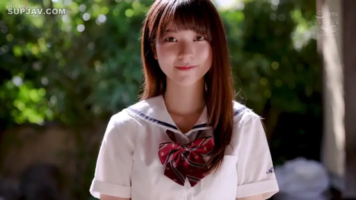 站立 · 微笑 · 半身 · 户外 · 水手服 · 注视镜头 · 唯美