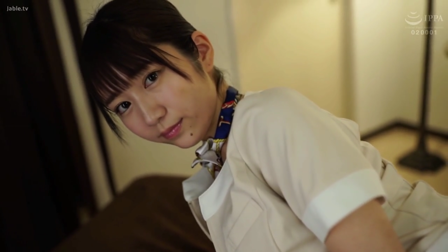 室内 · 面部 · 俯身 · 微笑 · 制服 · 凝视 · 职场 · 丝巾