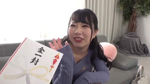 坐姿 · 招手 · 中景 · 客厅 · 喜悦 · 蓝色毛衣 · 居家背景 · 礼金袋