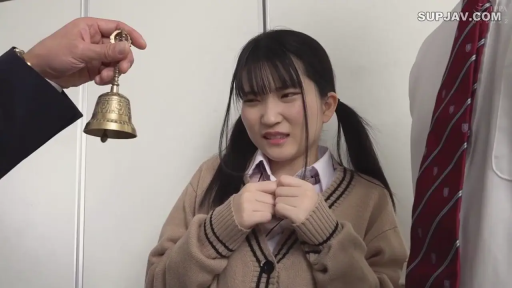 室内 · 站姿 · 半身 · JK制服 · 制服控 · 嫌恶 · 畏缩 · 手摇铃