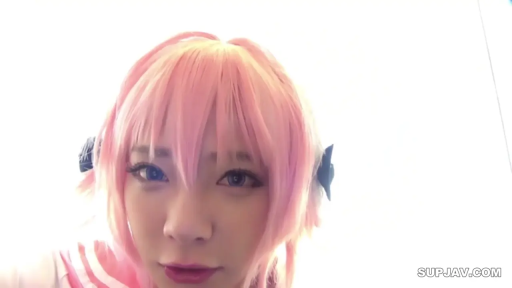 室內 · 俯身 · 臉部特寫 · 水手服 · 注视镜头 · 微嗔