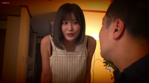 室内 · 台灯 · 面部特写 · 对话 · 居家 · 温柔 · 前倾 · 条纹围裙