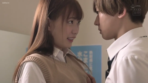 室内 · 校服 · 近景