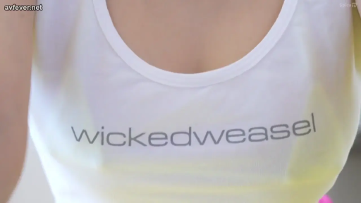 Indoor · Breast close-up · Stand · Display · White tank top · 品牌Logo