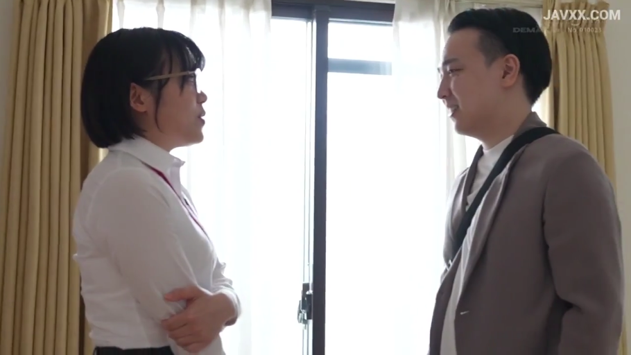 胸部特写 · 愉悦 · 三人性行为 · 多人性爱 · 跨坐 · 红色蕾丝内衣 · 室内卧室