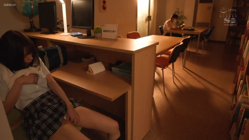 坐姿 · 校服 · 羞涩 · 中景 · 自慰 · 电脑 · 图书馆 · 有旁人在场