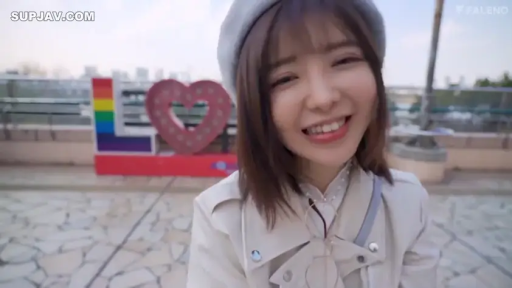 面部特写 · Outdoor · 正面 · Trench coat