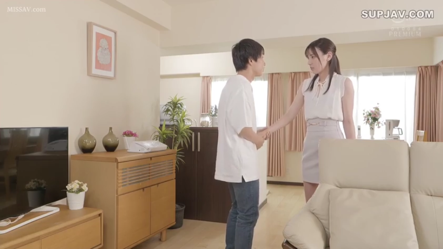 专注 · 全裸 · 卧室 · 中景 · 台灯 · 抚摸乳房 · 男女二人 · 对面坐姿