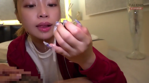 室内 · 身をかがめる · 迷離 · 顔のクローズアップ · 红色外套 · 牵丝