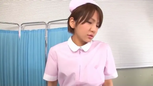 面部 · 忧郁 · 护士服 · 角色扮演 · 站立 · 医务室 · 独处 · 医用屏风