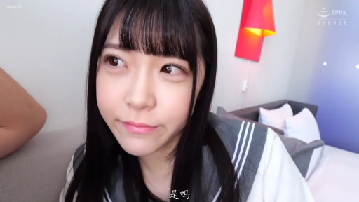 室内 · 坐姿 · 脸部特写 · 注视 · 抱枕 · 清纯 · 水手服 · 黑直发