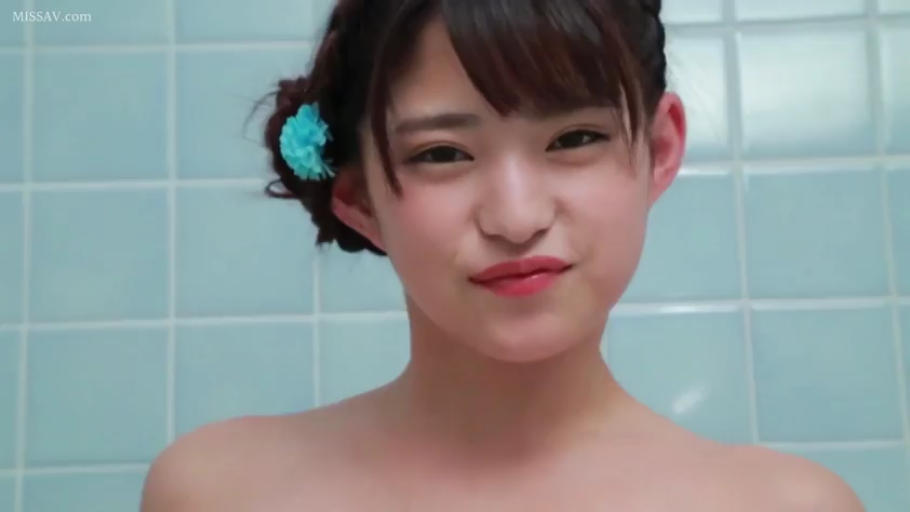 脸部特写 · 甜美 · 全裸 · 浴室 · 对视 · 亚洲人 · 正面 · 花朵发饰