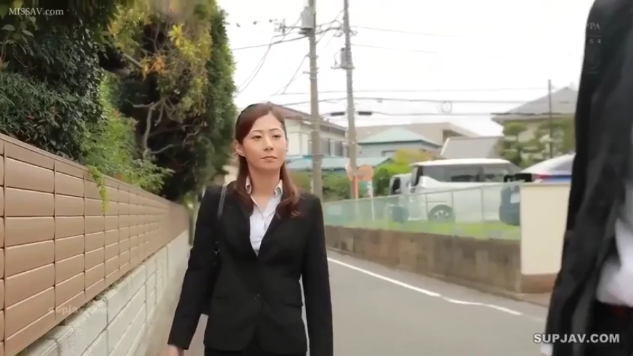 多人 · 职业套装 · 否 · 挣扎 · 强迫猥亵 · 办公室更衣室 · 被围困站姿