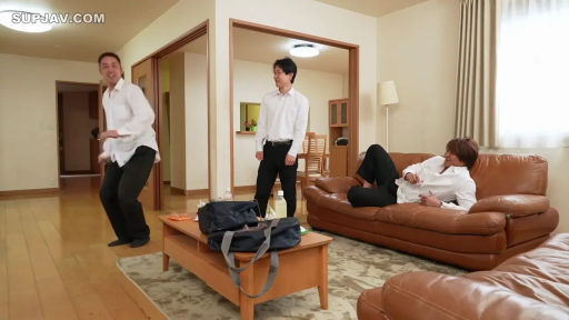 站姿 · 厨房 · 手机 · 冷静 · 背德 · 亲热 · 休闲居家服