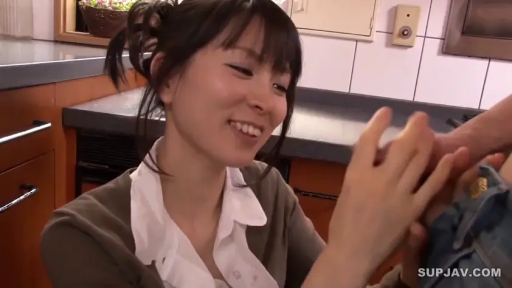 微笑 · 跪姿 · 职业装 · 厨房 · 阴茎 · 手交 · 双马尾