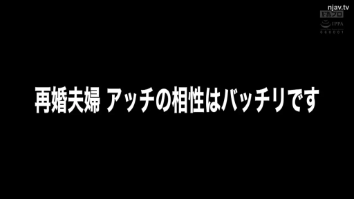 严肃 · OL装 · 自慰 · 沙发 · 靠垫 · 俯拍特写 · M字坐姿