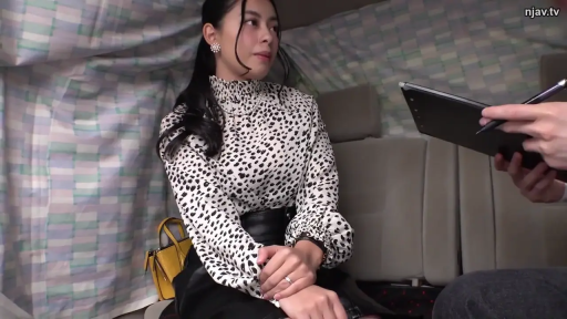 室内 · 俯身 · 专注 · 裸体 · 局部特写 · 阴部特写 · 舔舐