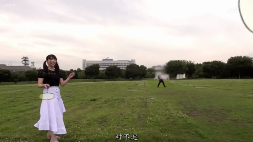 站姿 · 微笑 · 远景 · 双马尾 · 白色长裙 · 户外草地 · 运动 · 羽毛球拍