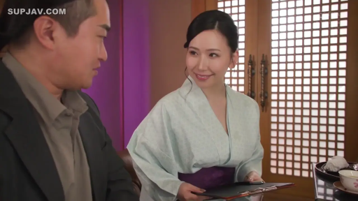 Sitting Posture · Conversation · Medium shot · Smile · Plot · 笔 · 浴衣 · Japanese-style room