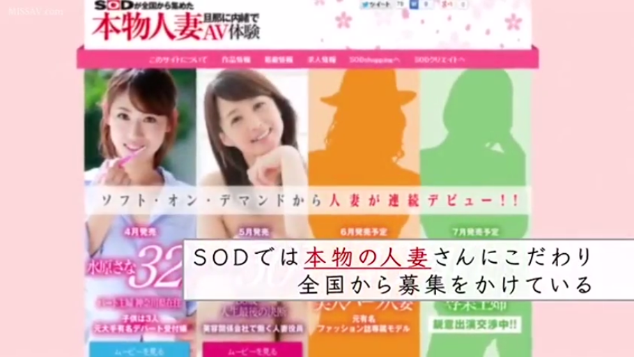 室内 · 半身特写 · 浅色衬衫