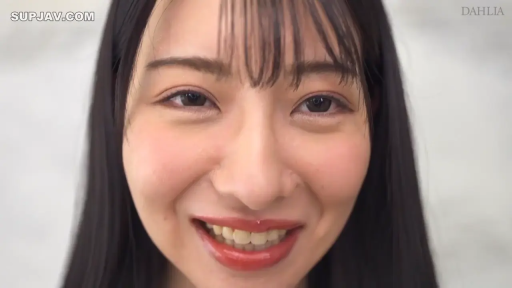 室内 · 顔部のクローズアップ · カメラに向かって · 笑容 · 长发 · 开心 · 未知