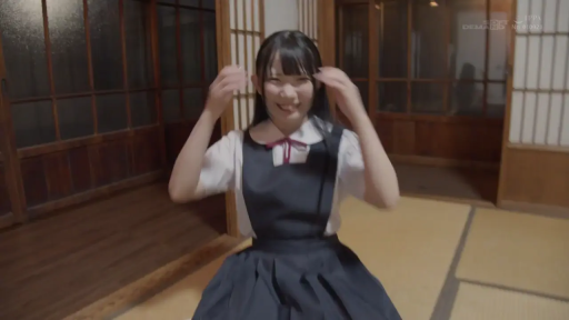 跪坐 · 校服 · 和室 · 微笑 · 半身 · 清純風格 · 整理头发