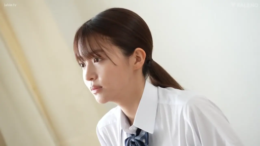 室内 · 坐姿 · 忧郁 · 注视 · JK制服 · 侧脸特写 · 马尾