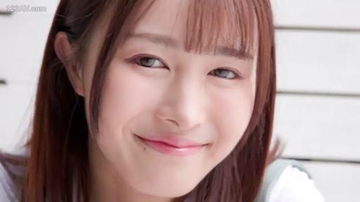 室内 · 脸部特写 · 微笑 · 面对镜头 · 日常装 · 静态 · 123AV水印