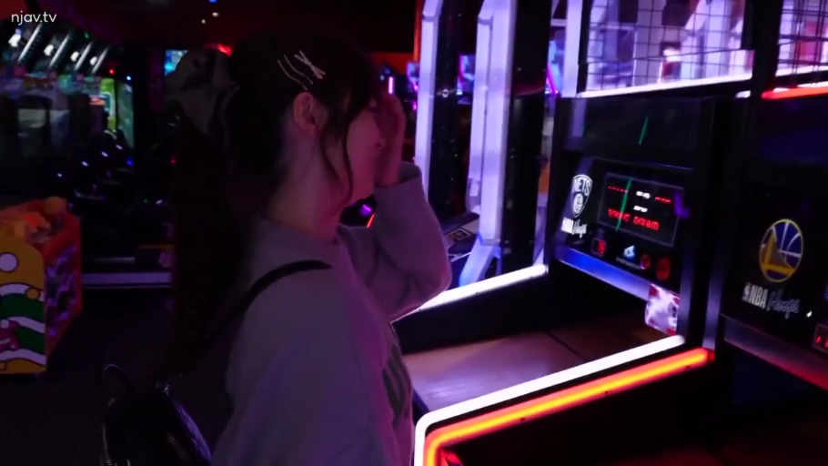 性交 · 全裸 · 浴室 · 马赛克 · 后入式 · 中景 · 欢愉 · 水龙头