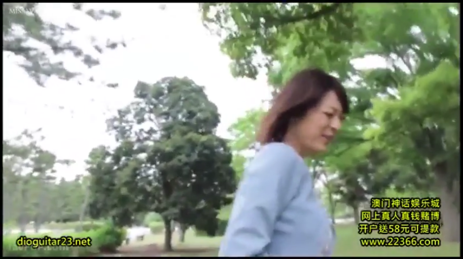 性交 · 胸部 · 全裸 · 卧室 · 后入位 · 窗帘 · 动态模糊 · 强烈快感