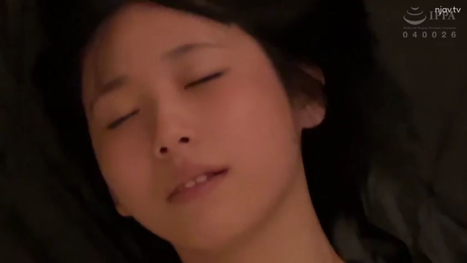 面部 · 仰卧 · 床上 · 大特写 · 休息 · 闭目陶醉