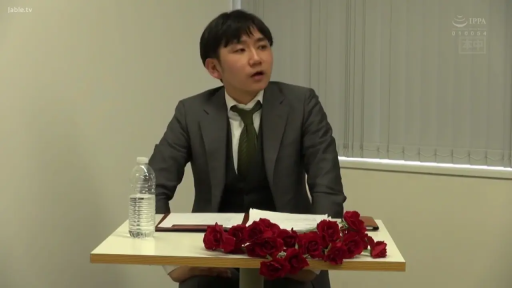 座り姿勢 · 真剣 · 办公室 · 中景 · 绿领带 · 谈话 · 男优 · 红玫瑰