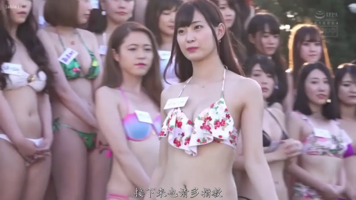 比基尼 · 站立 · 展示 · 全景 · 微笑 · 户外 · 名牌 · 选美