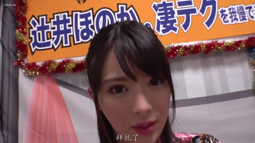 脸部特写 · 诱惑 · 注视镜头 · 摄影棚 · 亚洲女性 · 正面坐姿 · 背景横幅 · 粉色花纹上衣