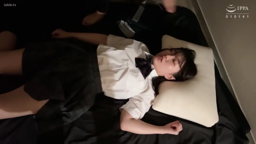 臥室 · 閉眼 · 枕頭 · 仰臥 · JK制服 · 俯拍 · 睡眠