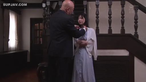 室内 · 站立 · 中景 · ワンピース