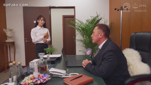 真剣 · 办公室 · 站立 · オフィスデスク · 全景 · ビジネススーツ · 职场 · 汇报