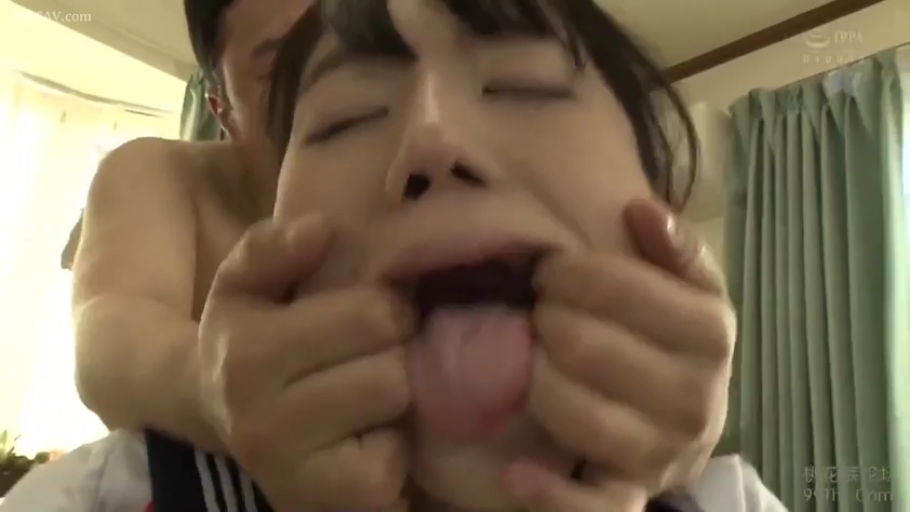 室内 · 坐姿 · 脸部特写 · 闭眼 · 水手服 · 真人 · 掰嘴