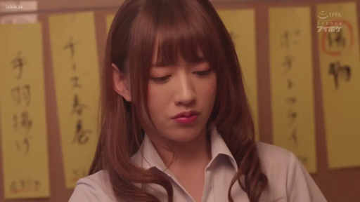 Melancholy · Lower your head · Close-up of the face · white shirt · 长发 · 静止 · 居酒屋 · 背景菜单