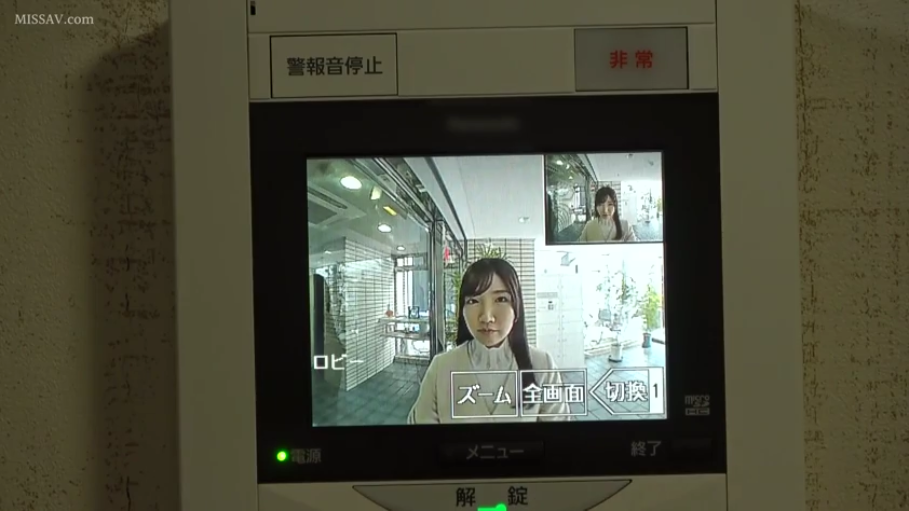 室内 · 揉乳 · 胸部特写 · 站立 · 陶醉 · 成人内容 · 女方上空