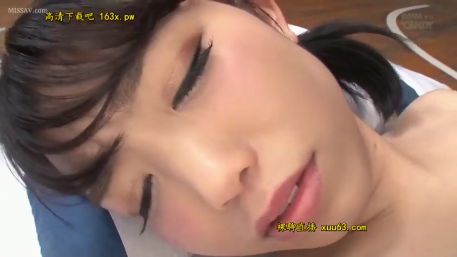 室内 · 脸部特写 · 迷离 · 白衫 · 仰卧 · 亚洲 · 呼吸